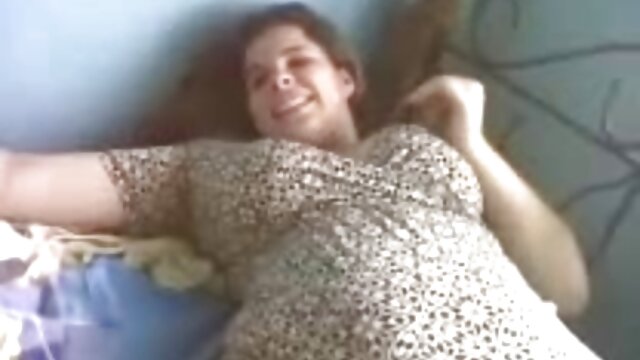 Dia menyelesaikan wajah seorang bokep asian jav gadis Rusia di depan webcam